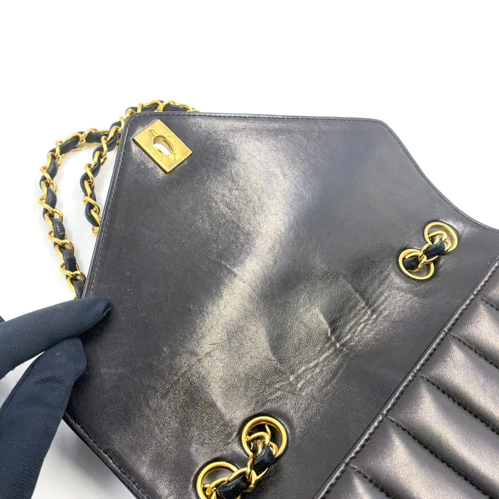 Pre-Owned mademoiselle Chevron Serial number starting with 2 chain shoulder bag black lambskin Gold CHANEL