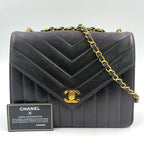 Pre-Owned mademoiselle Chevron Serial number starting with 2 chain shoulder bag black lambskin Gold CHANEL