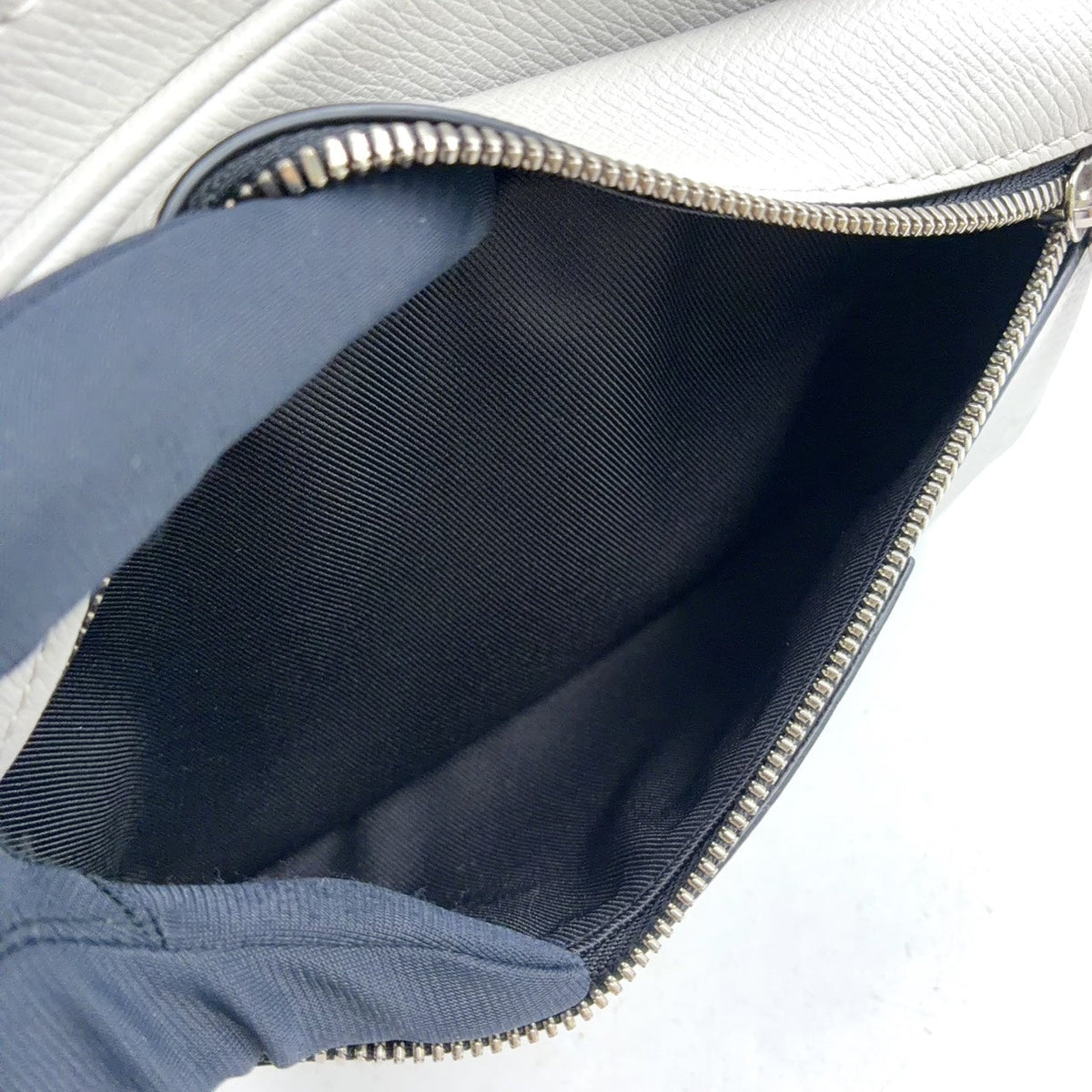 Pre-Owned bum bag outdoors Taigarama RFID-enabled body bag black Light gray Leather Silver M30247 LOUIS VUITTON