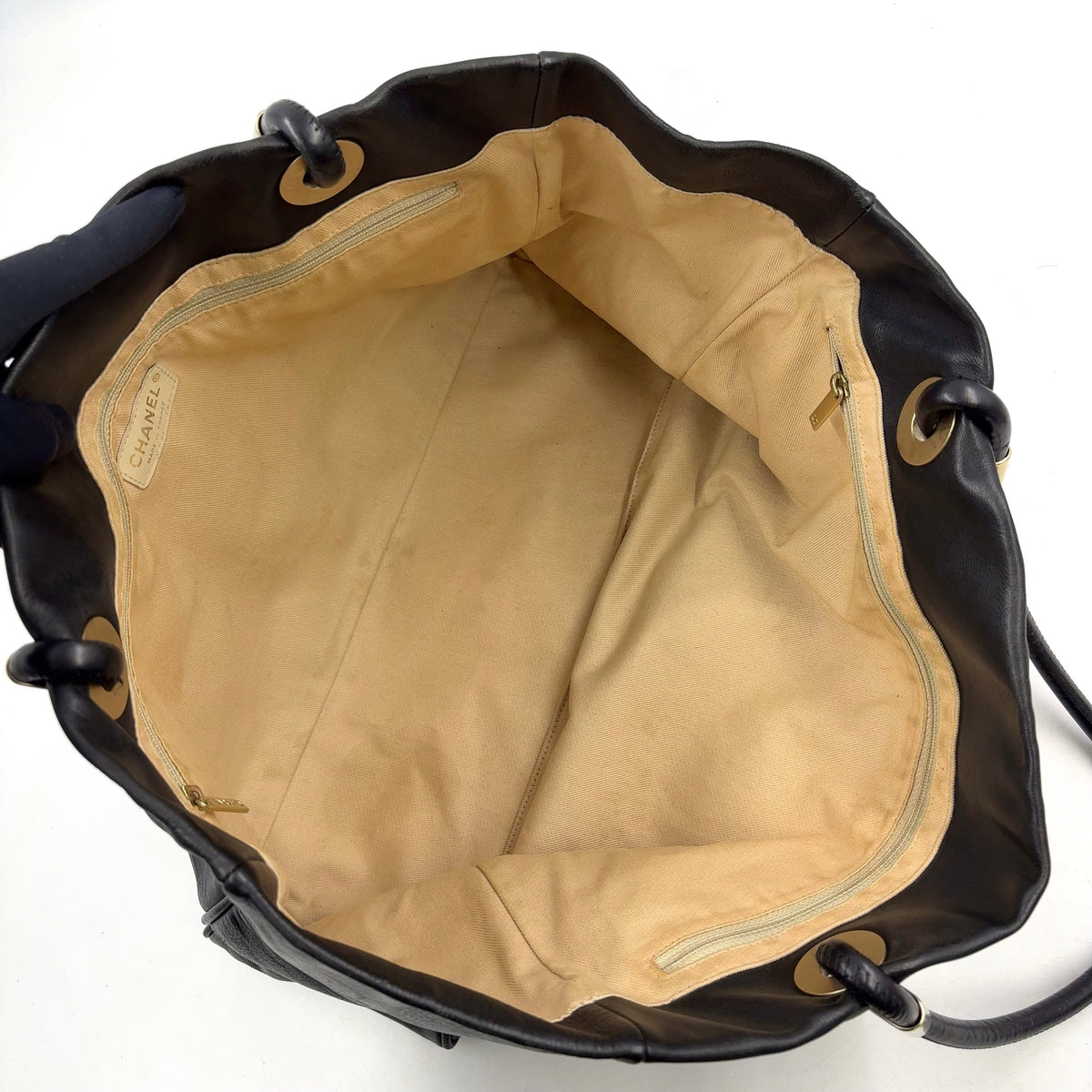 Pre-Owned camellia logo Serial number starting with 7 tote bag black lambskin Gold CHANEL