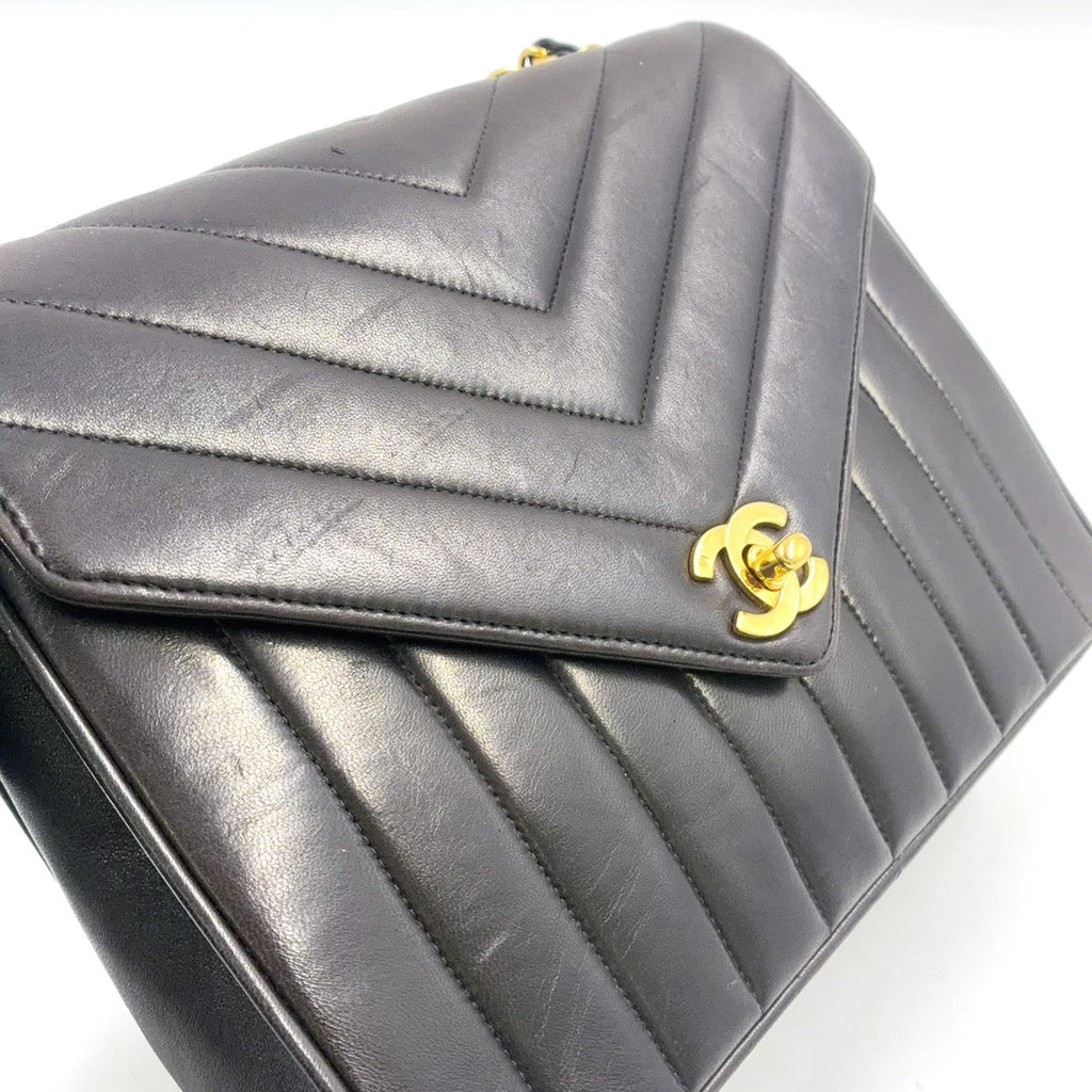Pre-Owned mademoiselle Chevron Serial number starting with 2 chain shoulder bag black lambskin Gold CHANEL