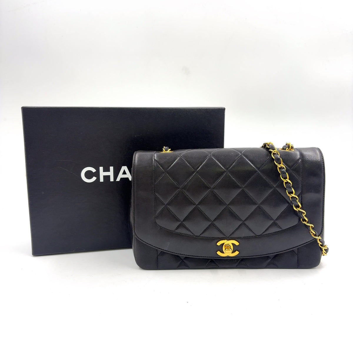 Pre-Owned matelasse Diana Flap Serial number starting with 2 Shoulder bag black lambskin Gold A01165  CHANEL