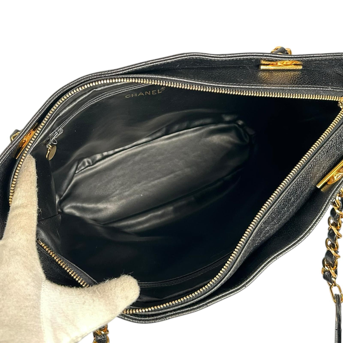 Pre-Owned V-stitch chain Shoulder bag black Grained Calfskin Gold CHANEL