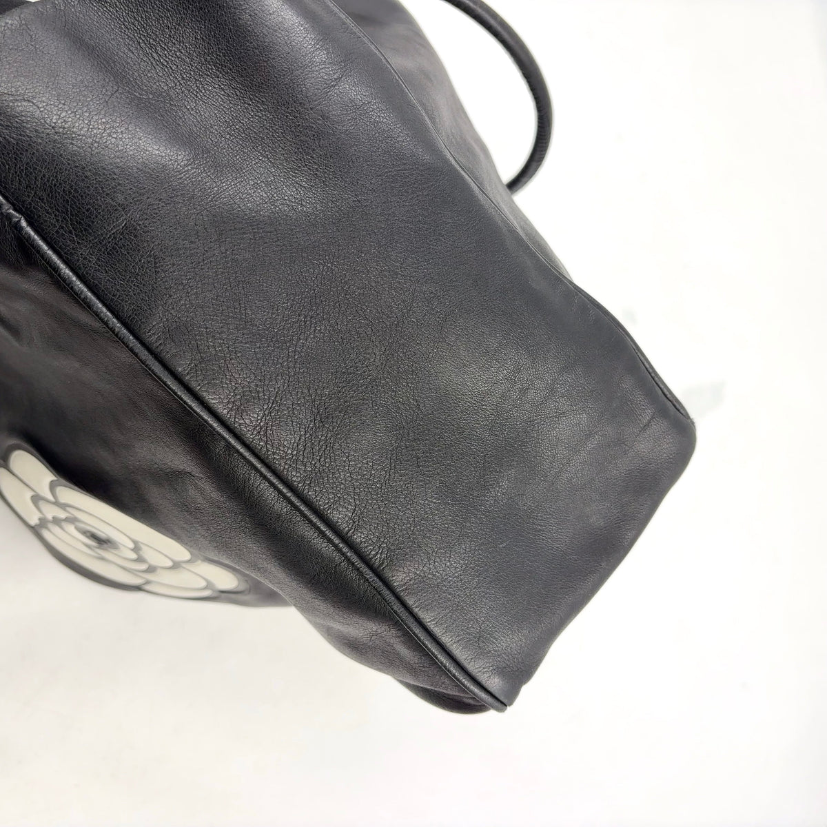 Pre-Owned camellia logo Serial number starting with 7 tote bag black lambskin Gold CHANEL