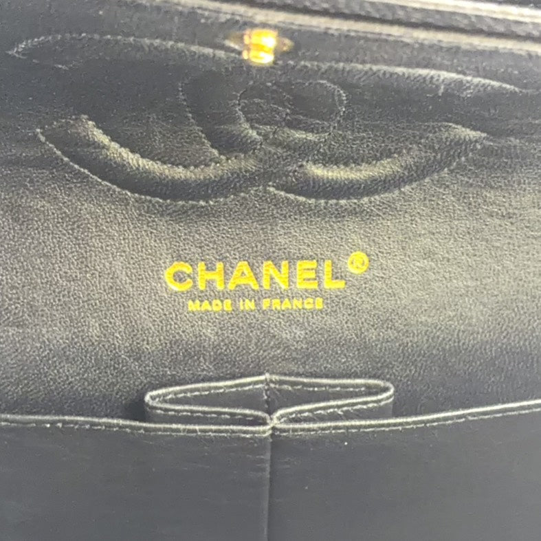 Pre-Owned Matelassé 25 Double-flap chain shoulder bag Serial number starting with 11 W chain shoulder bag black Grained Calfskin Gold A01112 CHANEL