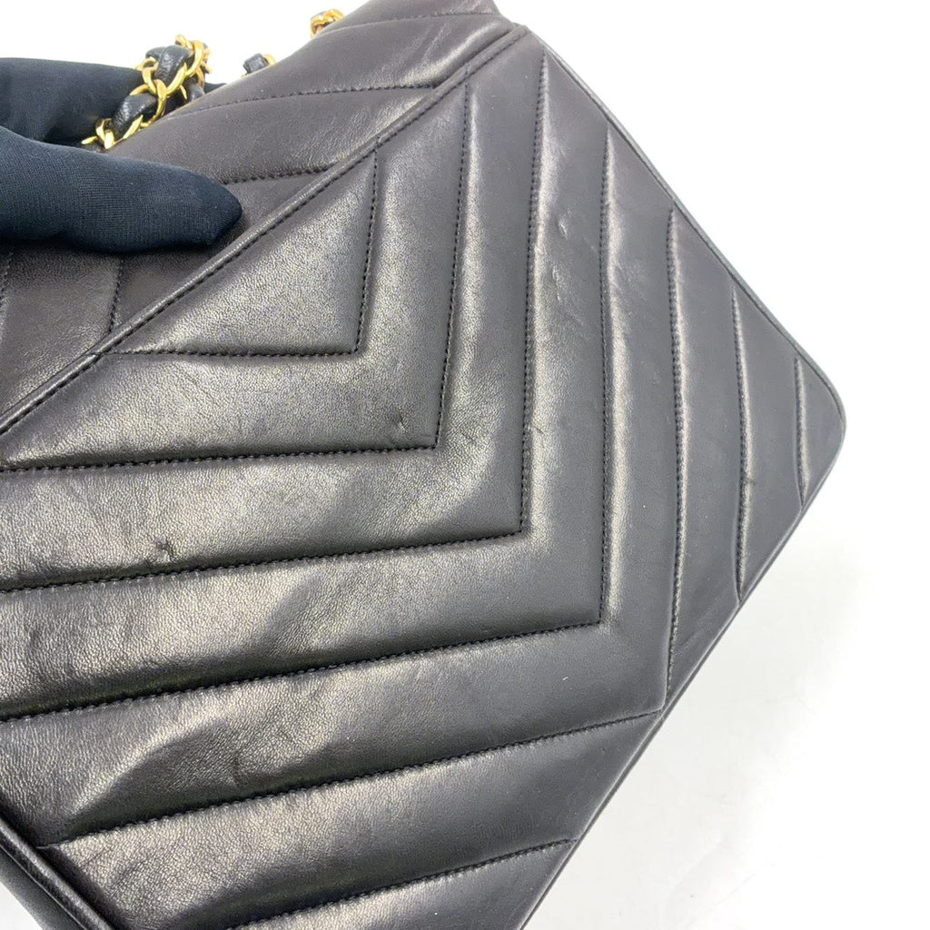 Pre-Owned mademoiselle Chevron Serial number starting with 2 chain shoulder bag black lambskin Gold CHANEL