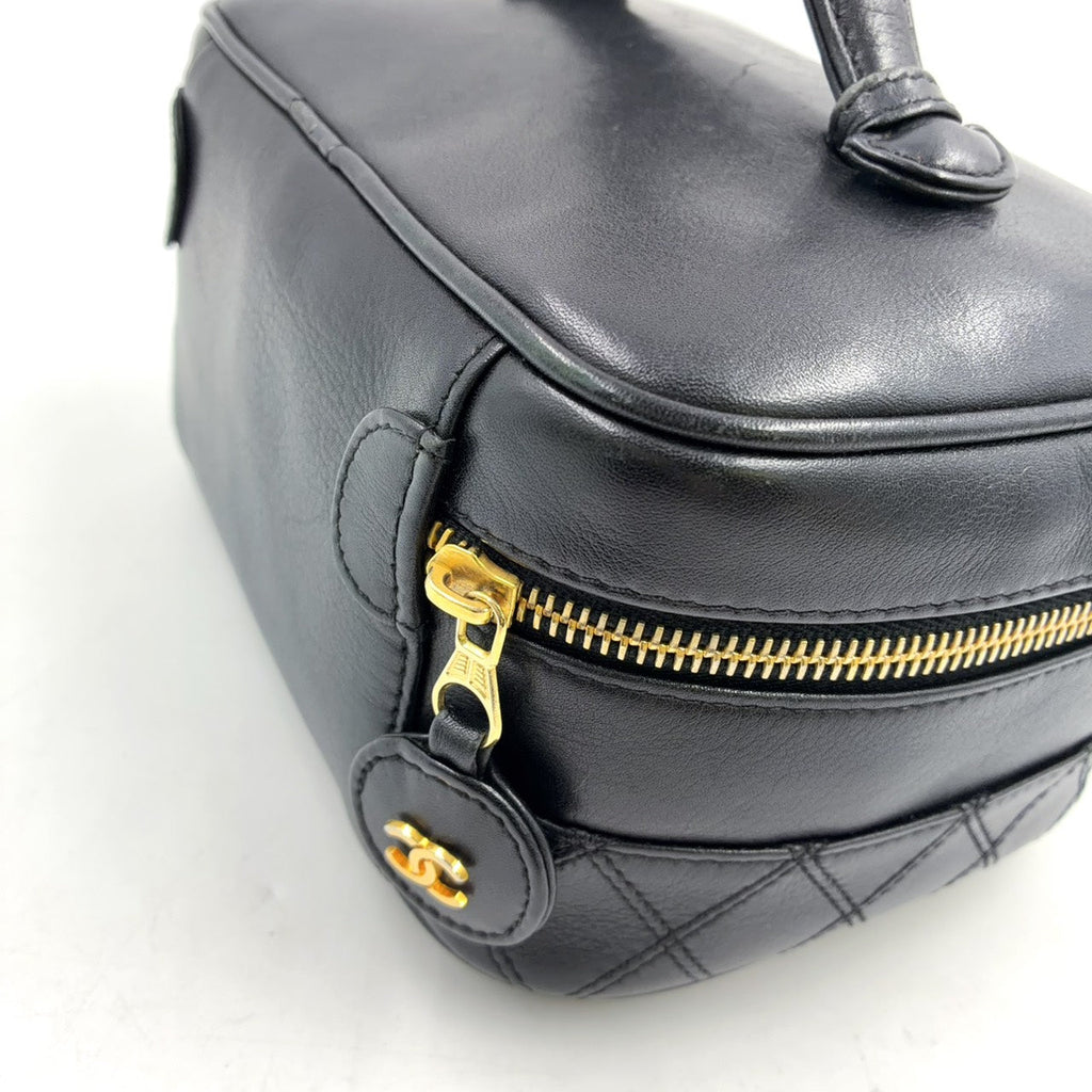 Pre-Owned Bicolore vanity bag Unknown serial number Handbag black Leather Gold A01618 CHANEL