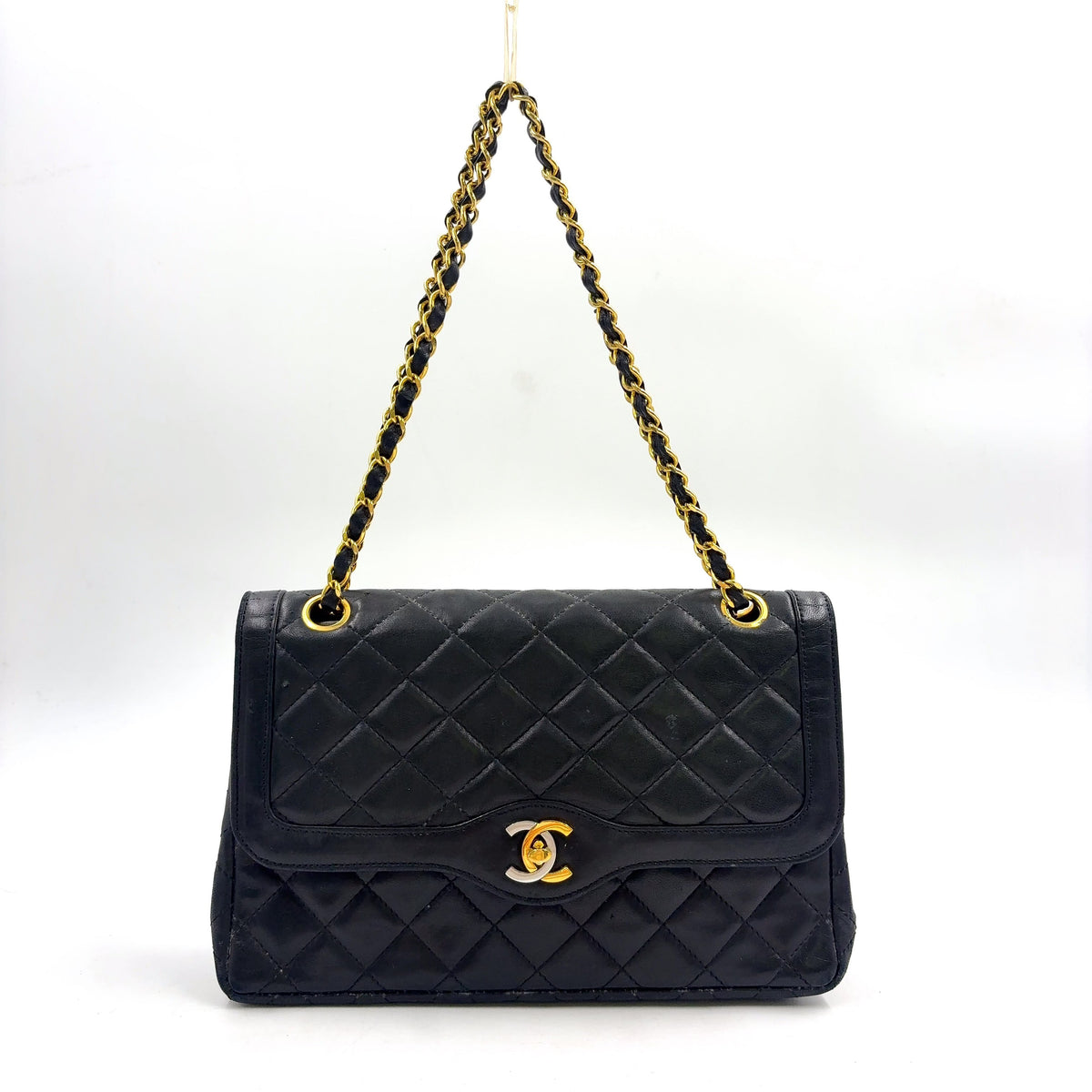 Pre-Owned Paris exclusive matelasse double flap 6-digit serial number Shoulder bag black lambskin Gold CHANEL