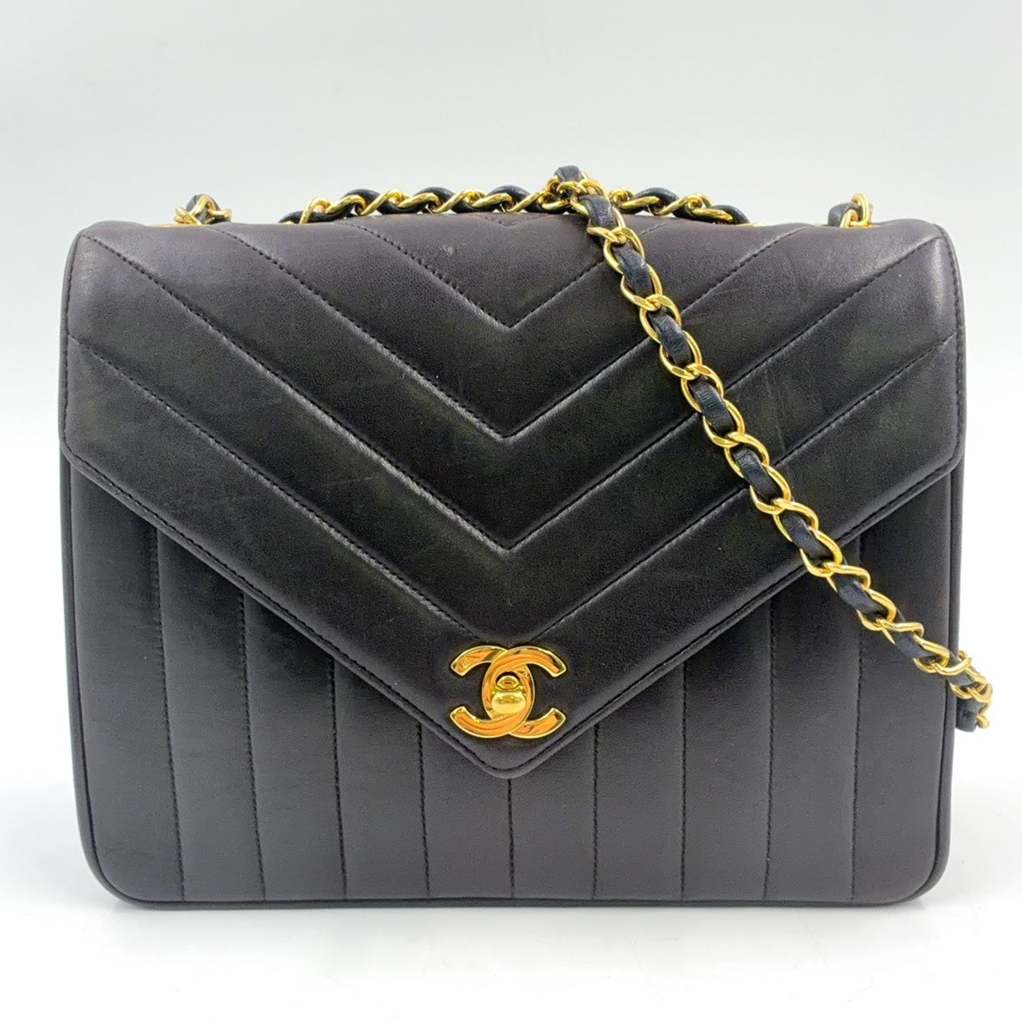 Pre-Owned mademoiselle Chevron Serial number starting with 2 chain shoulder bag black lambskin Gold CHANEL