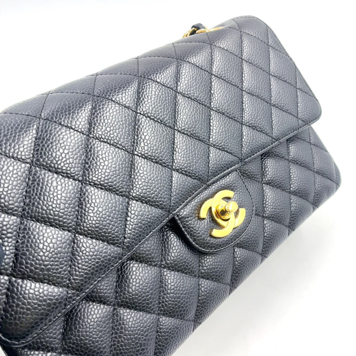 Pre-Owned Matelassé 25 Double-flap chain shoulder bag Serial number starting with 11 W chain shoulder bag black Grained Calfskin Gold A01112 CHANEL