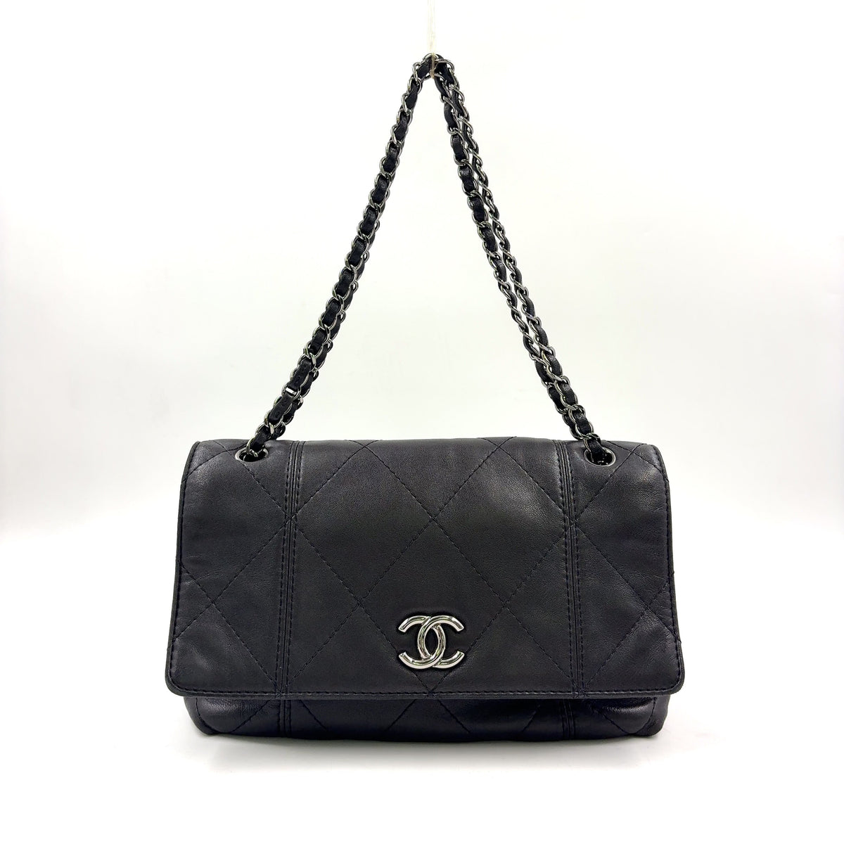 Pre-Owned diamond stitch 14-series serial number chain shoulder bag black lambskin Silver CHANEL