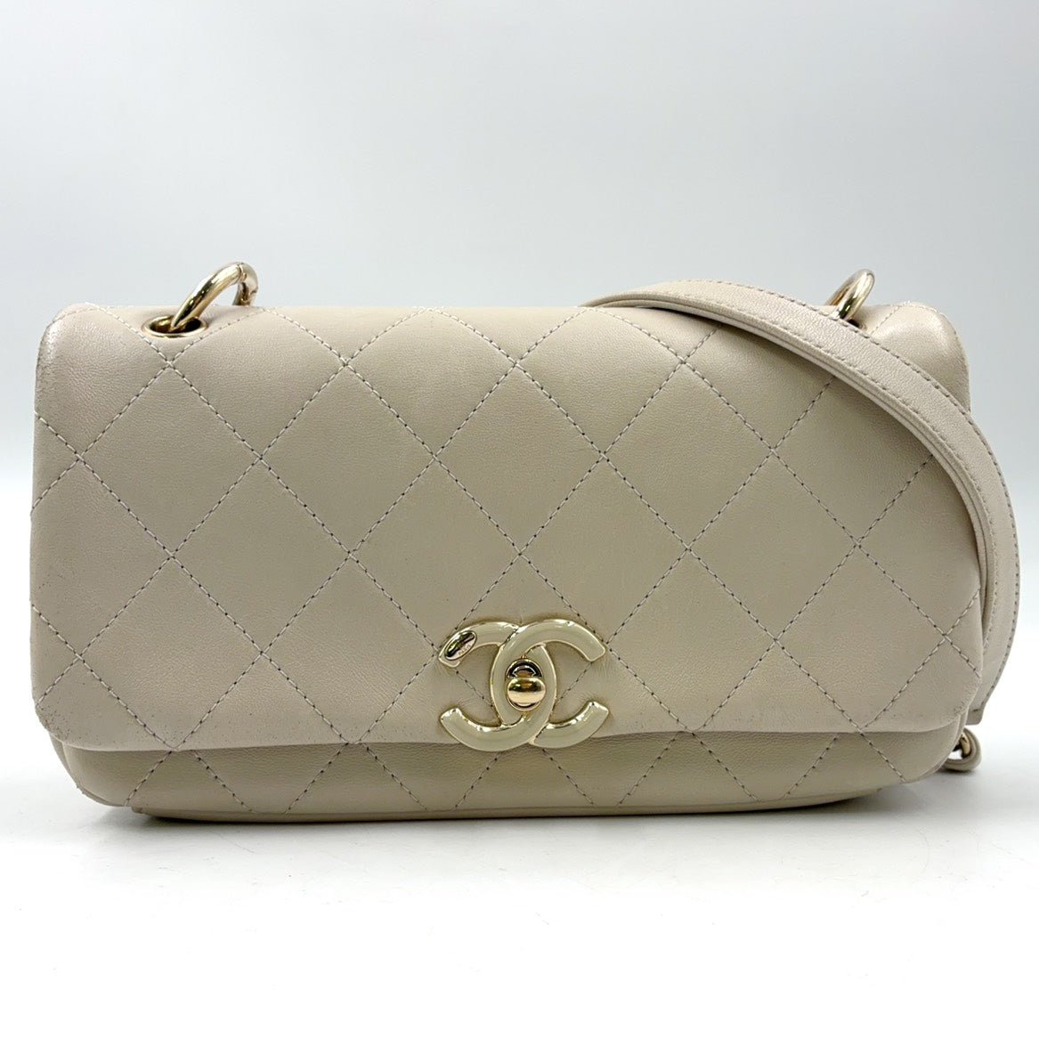 Pre-Owned twisted chain Serial number starting with 31 Shoulder bag ivory lambskin Gold CHANEL