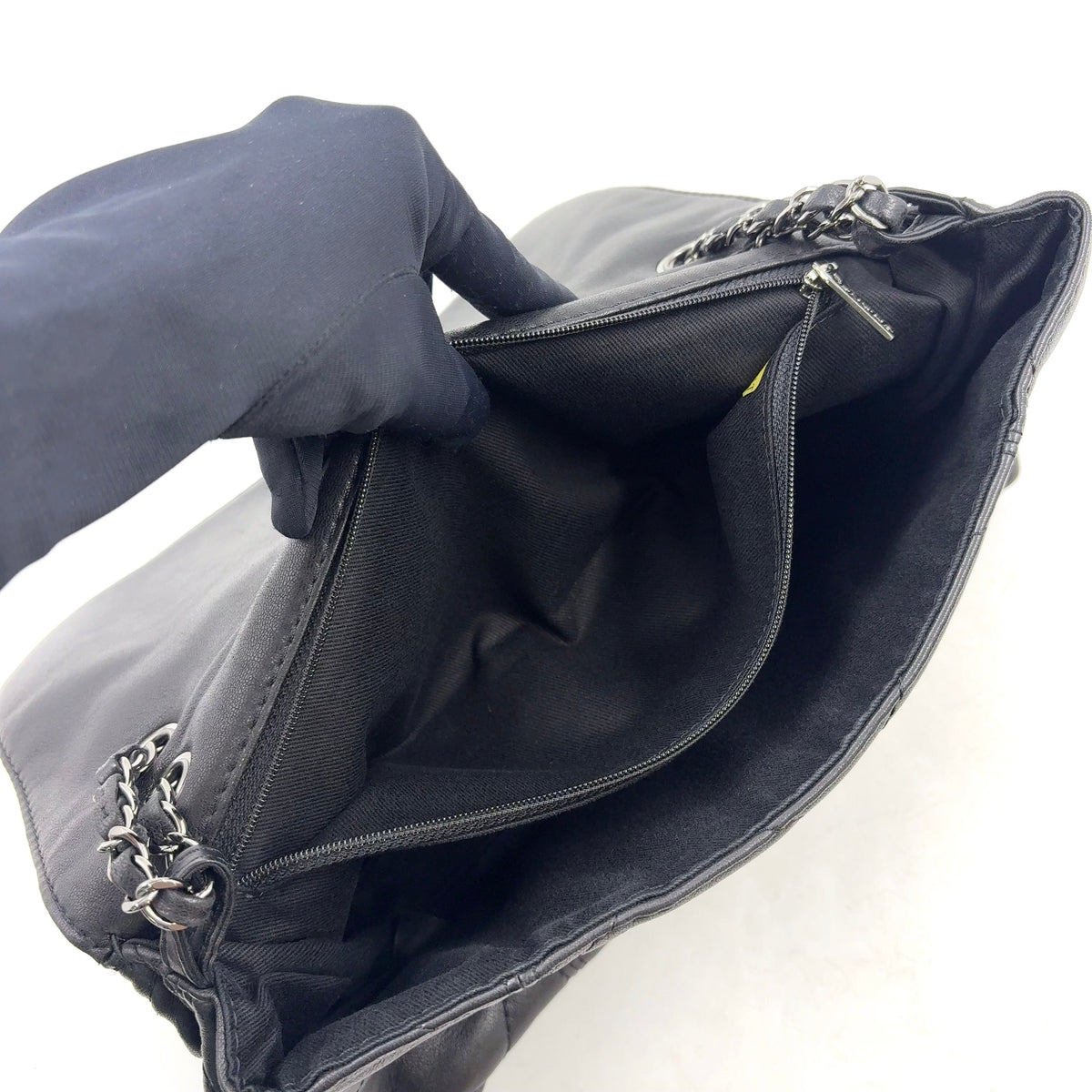 Pre-Owned diamond stitch 14-series serial number chain shoulder bag black lambskin Silver CHANEL