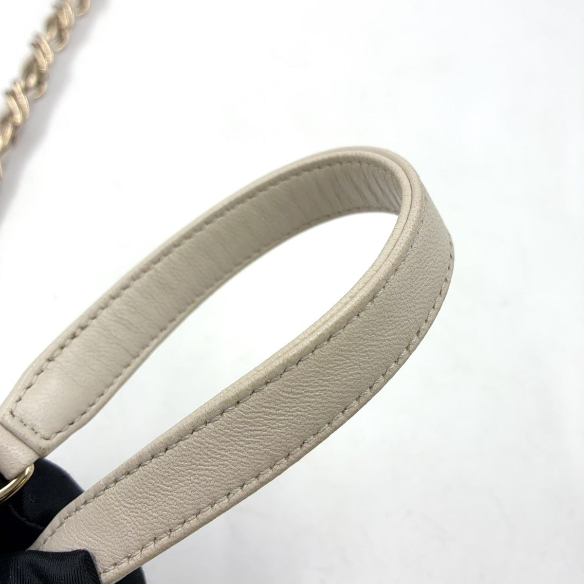 Pre-Owned twisted chain Serial number starting with 31 Shoulder bag ivory lambskin Gold CHANEL