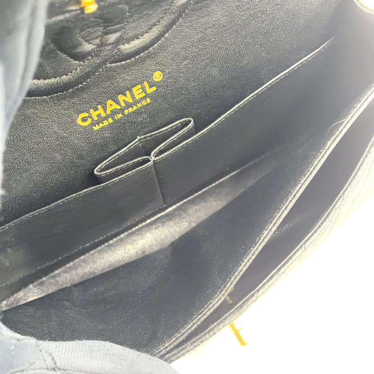Pre-Owned Matelassé 25 Double-flap chain shoulder bag Serial number starting with 11 W chain shoulder bag black Grained Calfskin Gold A01112 CHANEL