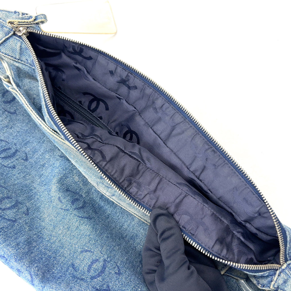 Pre-Owned coco mark Serial number starting with 7 one shoulder bag blue Denim Plastic Silver CHANEL