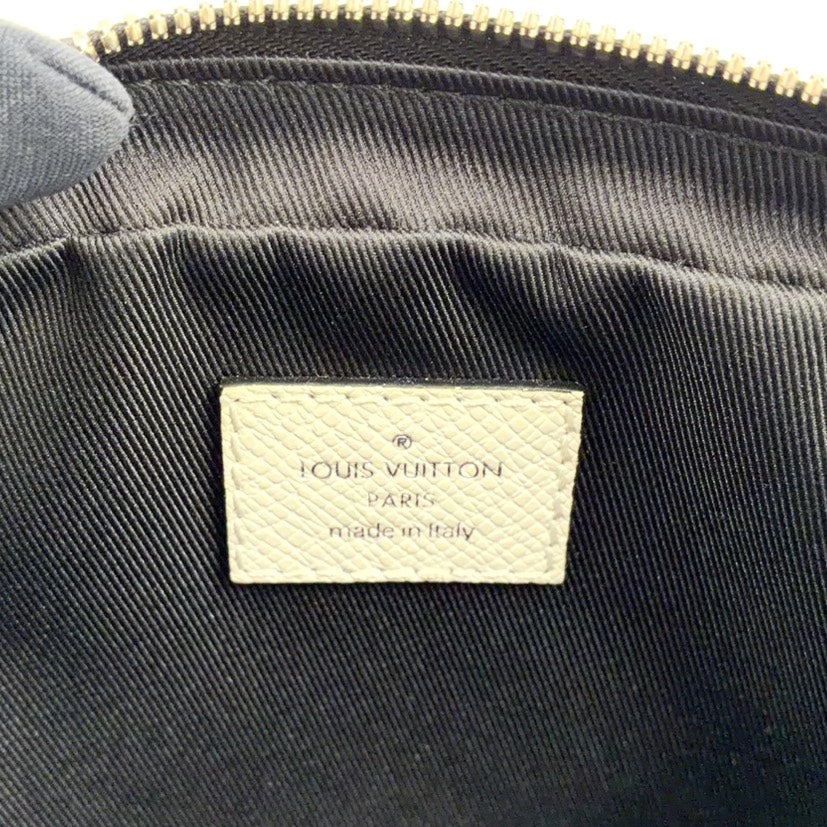 Pre-Owned bum bag outdoors Taigarama RFID-enabled body bag black Light gray Leather Silver M30247 LOUIS VUITTON
