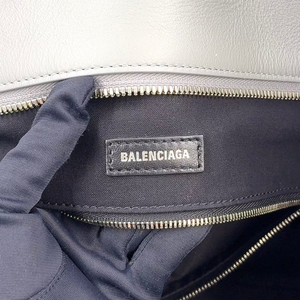 Pre-Owned Everyday tote bag Light gray Leather Silver BALENCIAGA