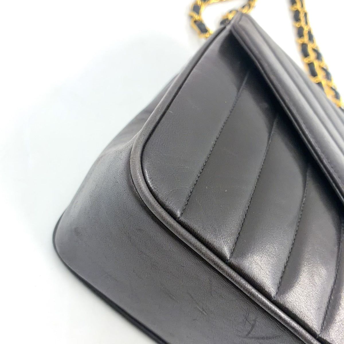 Pre-Owned mademoiselle Chevron Serial number starting with 2 chain shoulder bag black lambskin Gold CHANEL