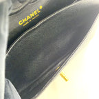 Pre-Owned Matelassé 25 Double-flap chain shoulder bag Serial number starting with 11 W chain shoulder bag black Grained Calfskin Gold A01112 CHANEL