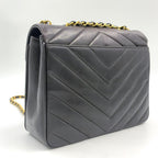 Pre-Owned mademoiselle Chevron Serial number starting with 2 chain shoulder bag black lambskin Gold CHANEL