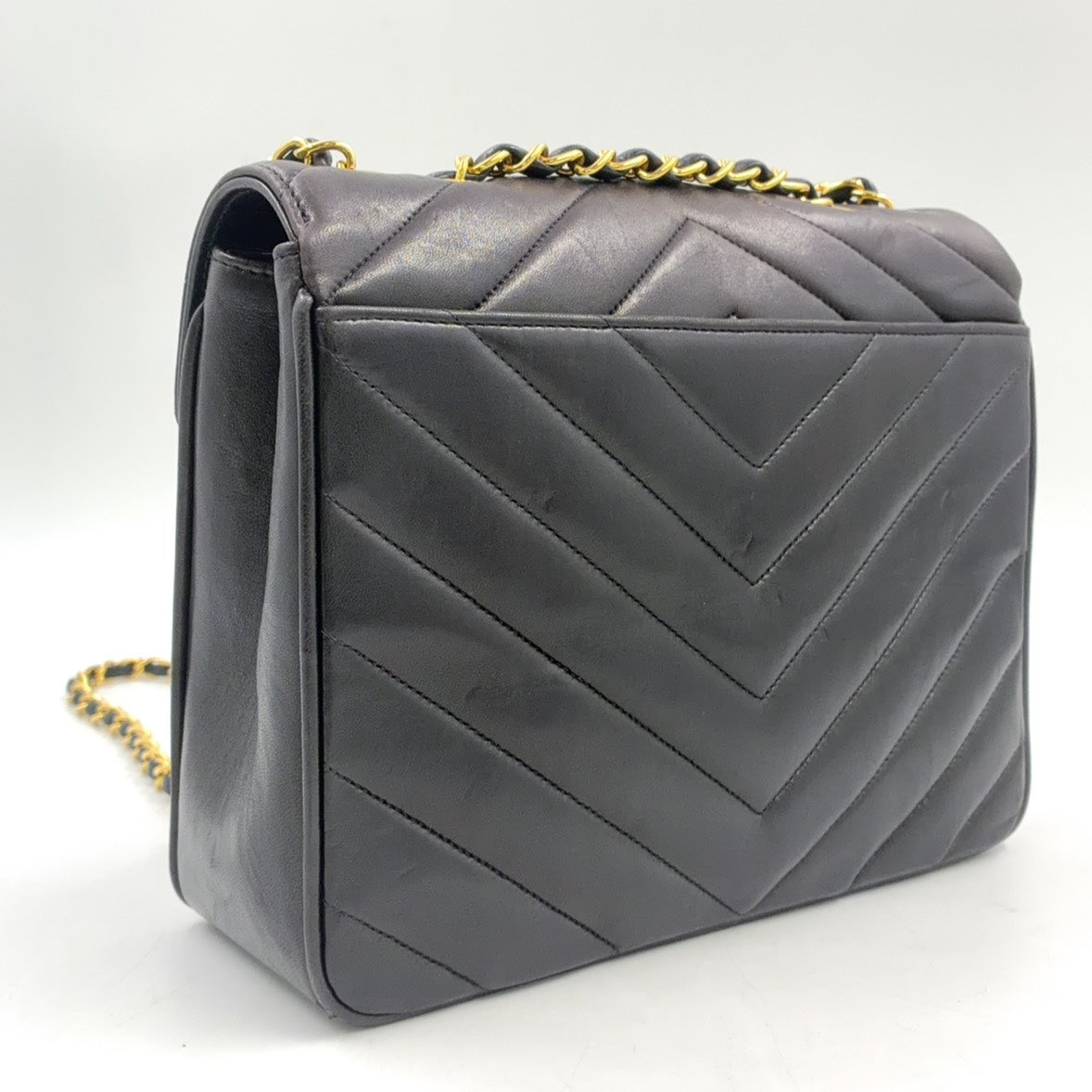 Pre-Owned mademoiselle Chevron Serial number starting with 2 chain shoulder bag black lambskin Gold CHANEL
