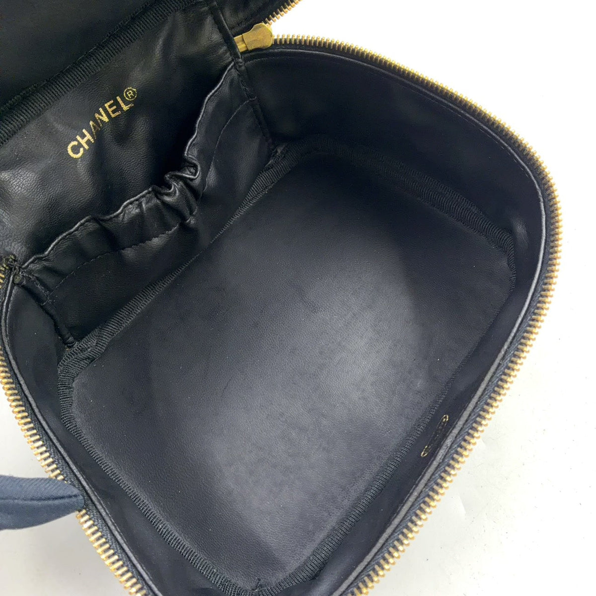 Pre-Owned Bicolore vanity bag Unknown serial number Handbag black Leather Gold A01618 CHANEL