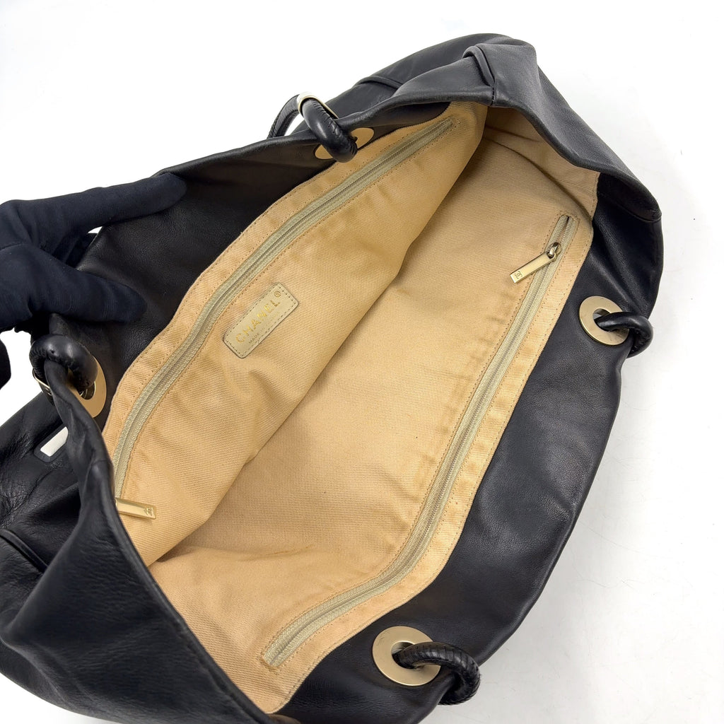 Pre-Owned camellia logo Serial number starting with 7 tote bag black lambskin Gold CHANEL