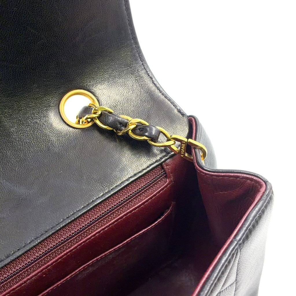 Pre-Owned matelasse Diana Flap Serial number starting with 2 Shoulder bag black lambskin Gold A01165  CHANEL