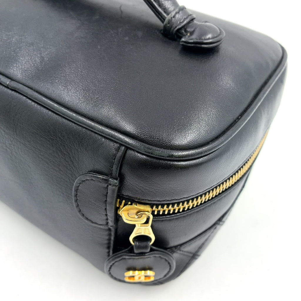 Pre-Owned Bicolore vanity bag Unknown serial number Handbag black Leather Gold A01618 CHANEL
