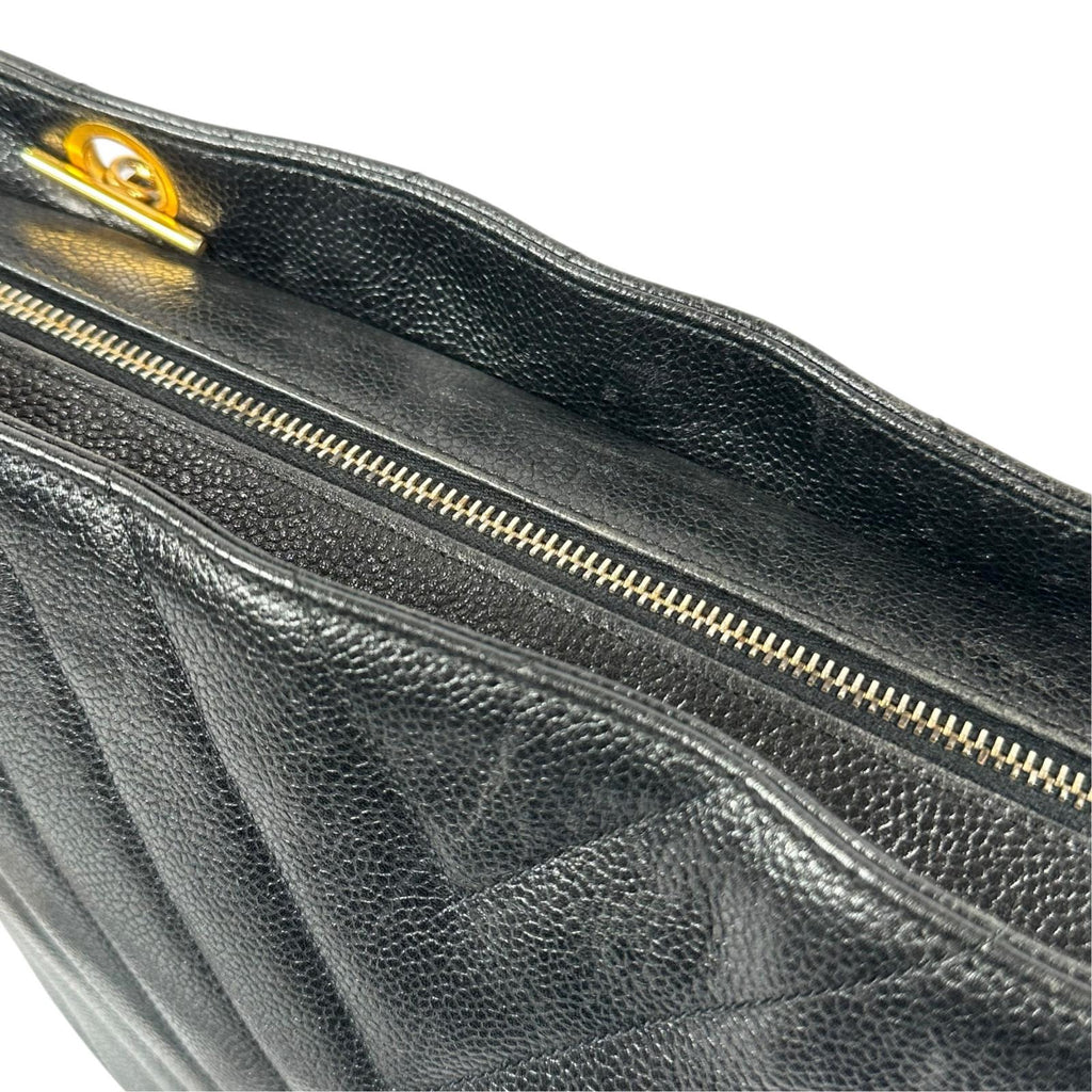Pre-Owned V-stitch chain Shoulder bag black Grained Calfskin Gold CHANEL