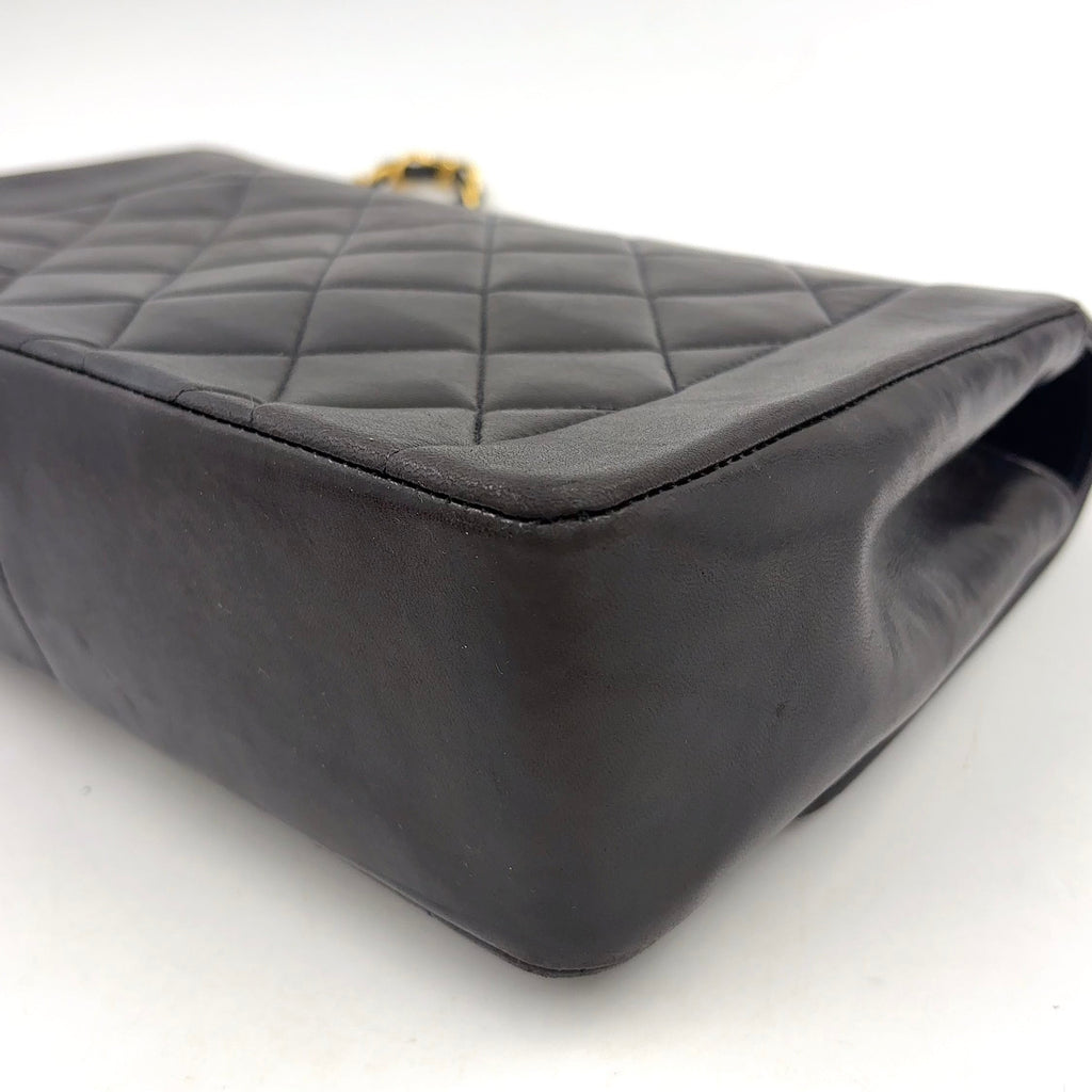 Pre-Owned matelasse Diana Flap Serial number starting with 2 Shoulder bag black lambskin Gold A01165  CHANEL