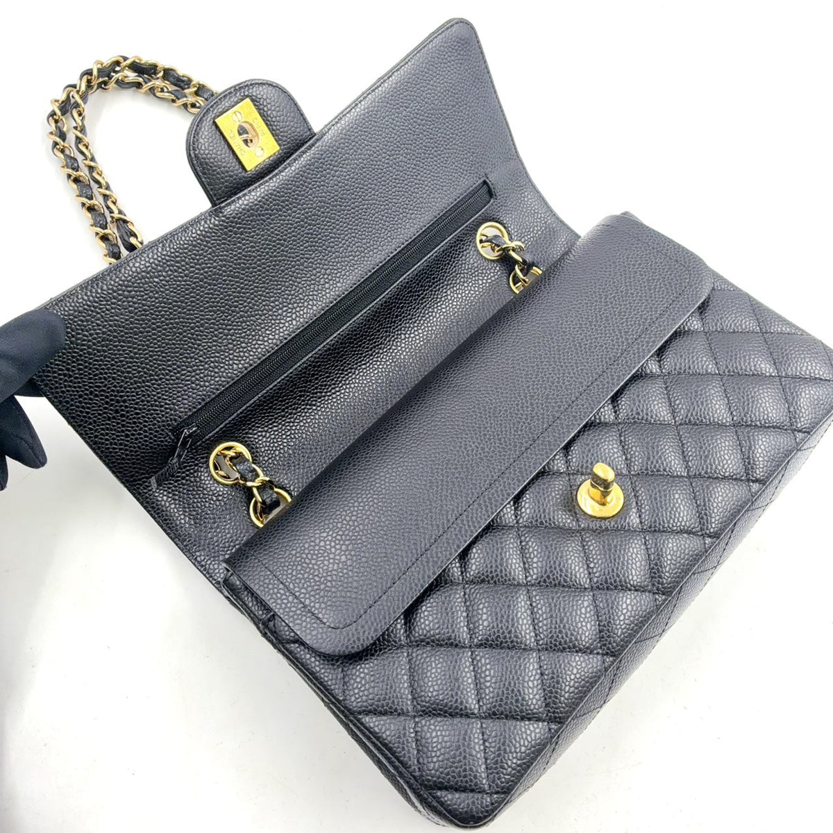 Pre-Owned Matelassé 25 Double-flap chain shoulder bag Serial number starting with 11 W chain shoulder bag black Grained Calfskin Gold A01112 CHANEL