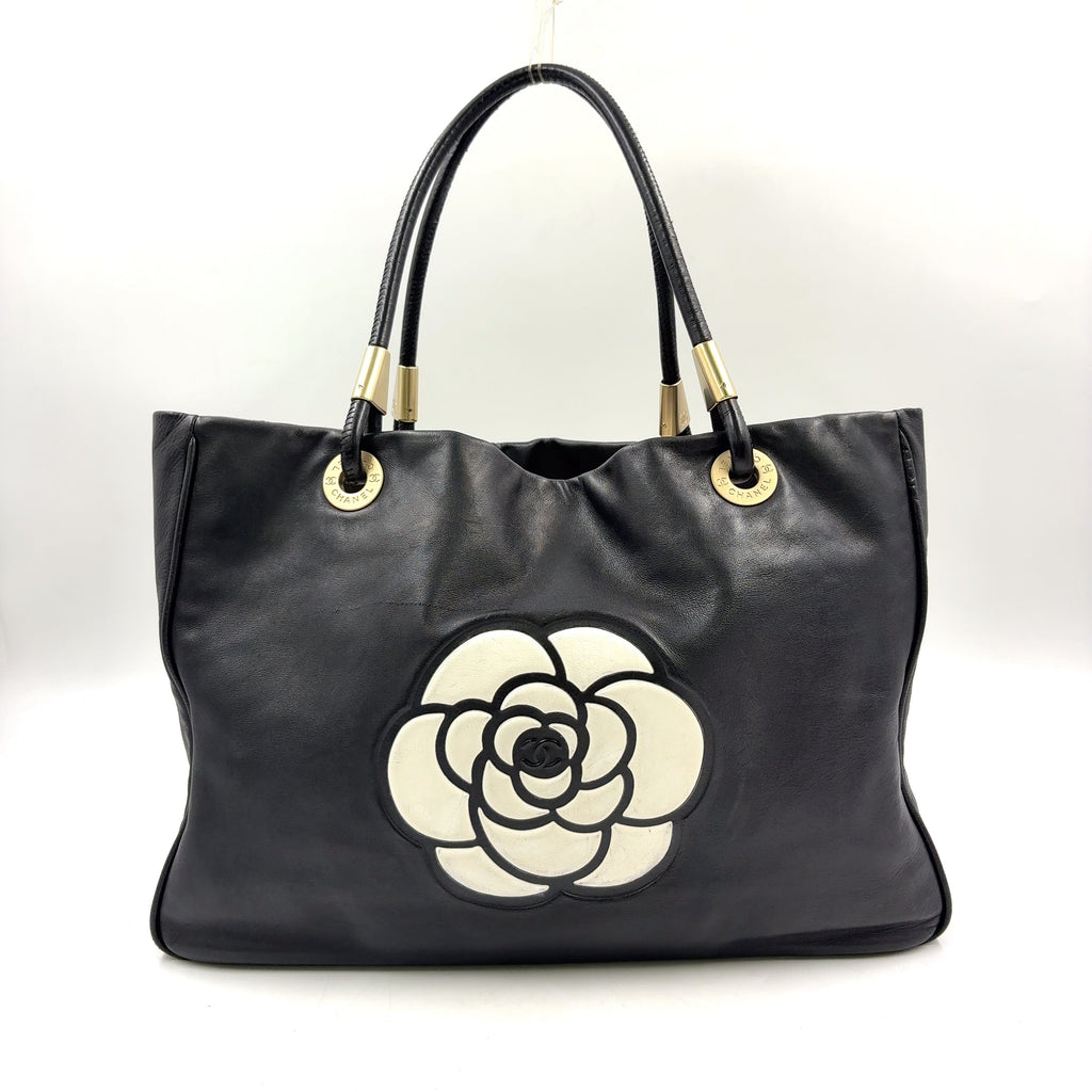 Pre-Owned camellia logo Serial number starting with 7 tote bag black lambskin Gold CHANEL